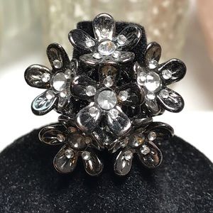 Rhinestone flower stretch ring